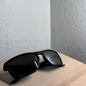 oakley sunglasses. Black prism non polarized